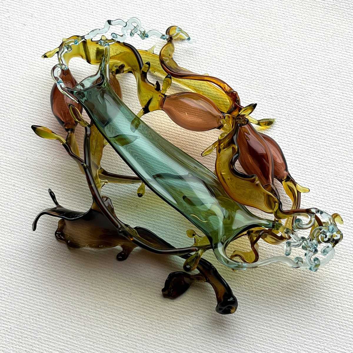 Glass sculpture in the shape of seaweed