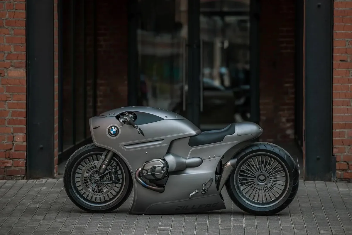BMW R NINET 801 from the side