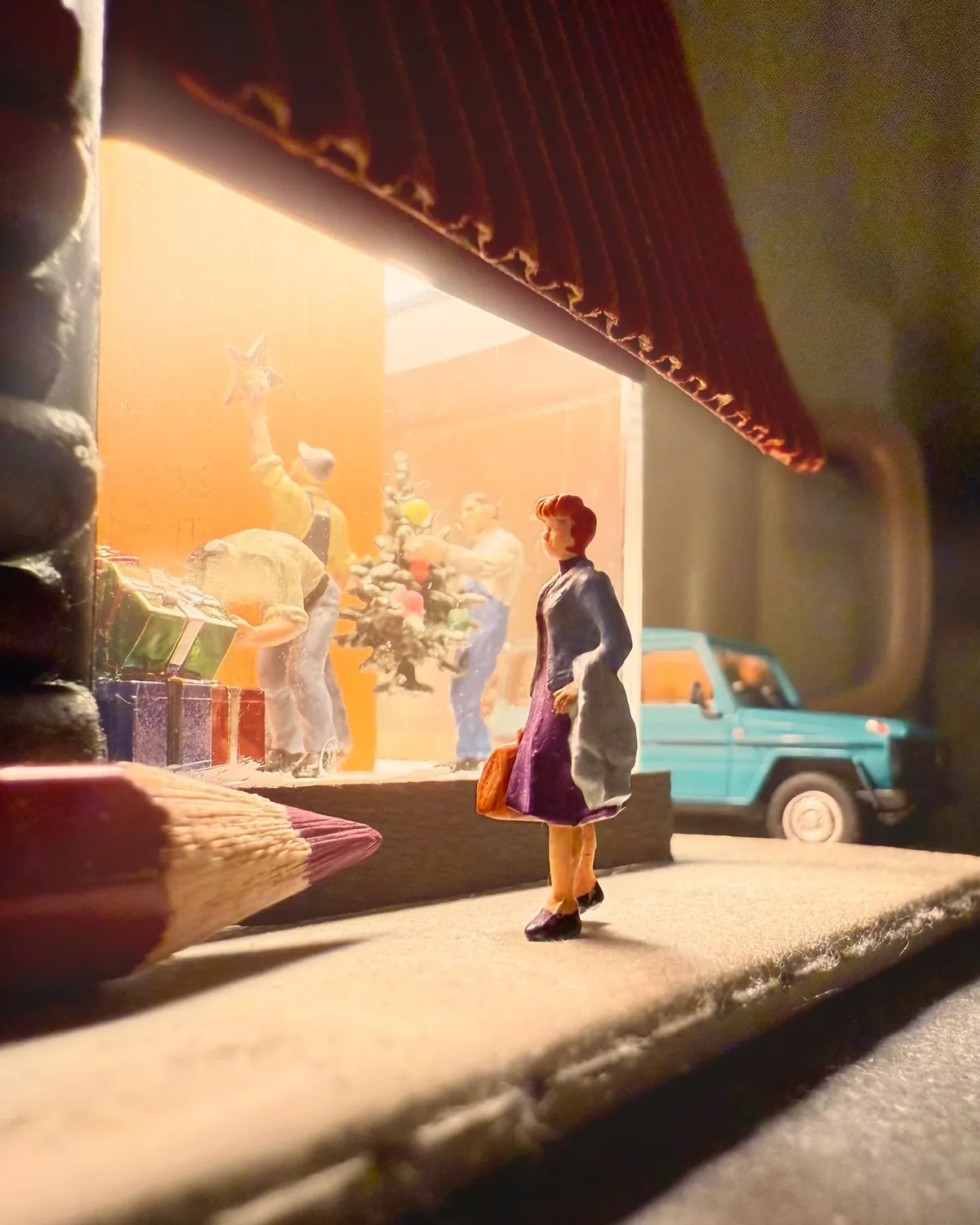 Model of a woman looking in a shop window